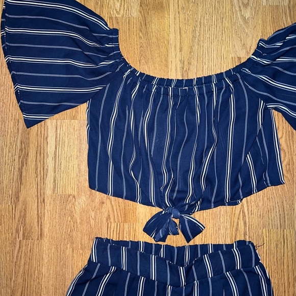 2 Piece Set - Picture 2 of 5